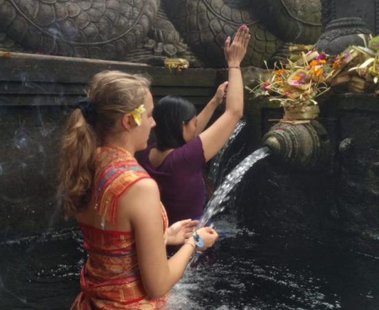Bezoek tempel en standbeeld in Bali tijdens tussenjaar - Tussenjaarbreak.nl